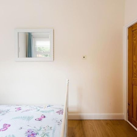 Bikki Apartments - 2 Bedroom ハーロウ エクステリア 写真